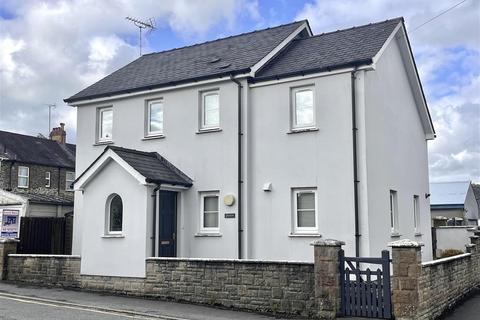 3 bedroom detached house for sale, Cambrian Road, Lampeter