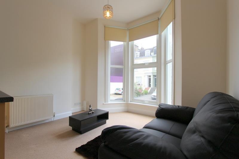 Earls Court Gardens, Earls Court SW5 1 bed flat - £1,950 pcm (£450 pw)