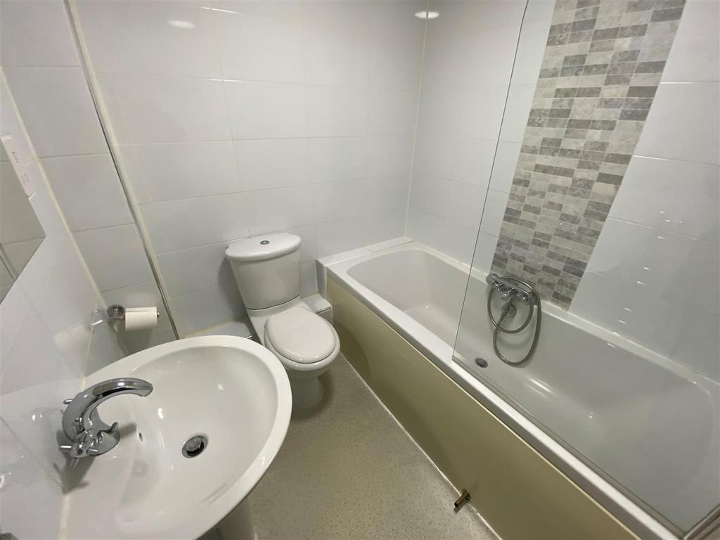12 bathroom.jpg