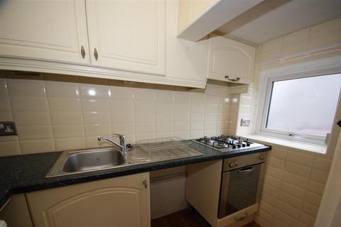 2 bedroom terraced house to rent, Towngate, Northowram, Halifax