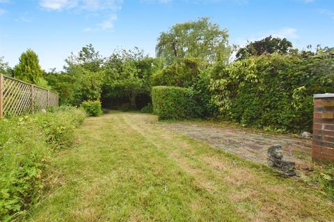 3 bedroom semi-detached house for sale, Hawthorne Avenue, Willerby, Hull