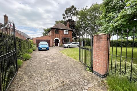 3 bedroom detached house for sale, Castle Way, Willington DE65