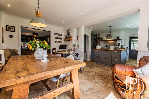 4 Brightside, Kirby Cross, Frinton-on-sea, CO13 0UB