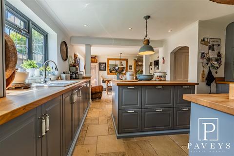 4 Brightside, Kirby Cross, Frinton-on-sea, CO13 0UB