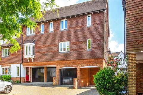 2 bedroom flat for sale, St. Martins Mews, Dorking, Surrey, RH4