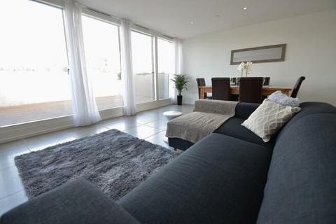 3 bedroom penthouse to rent, Canal Street, Nottingham