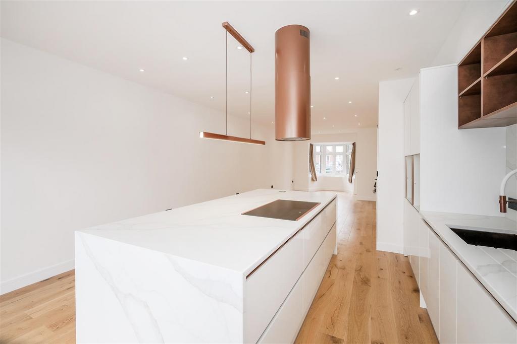 242a St Barnabas Road Ig8-10.jpg