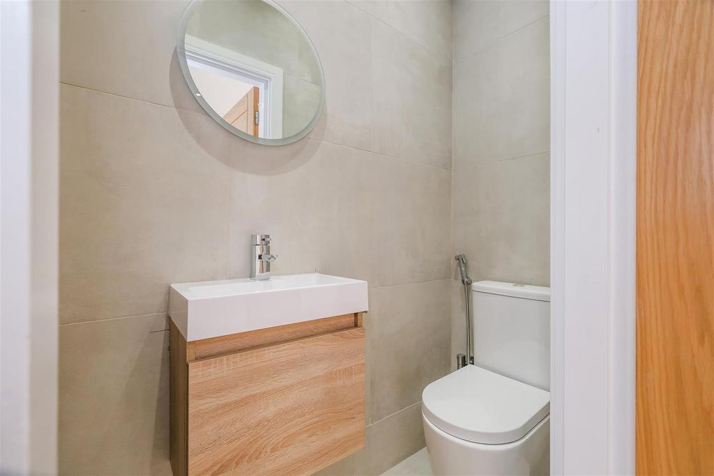 242a St Barnabas Road Ig8-2.jpg