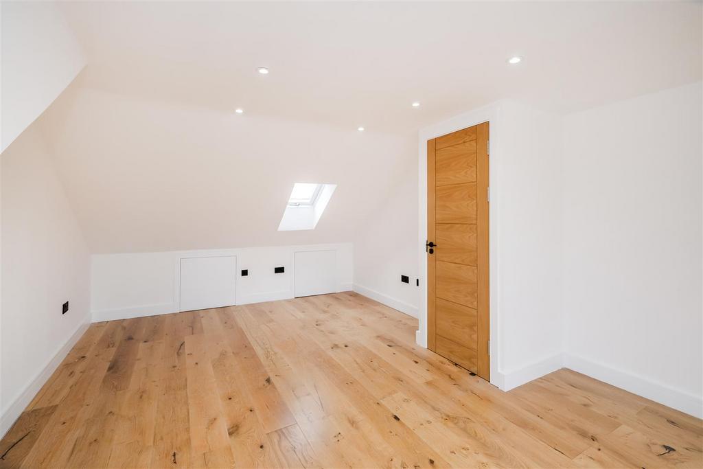 242a St Barnabas Road Ig8-23.jpg