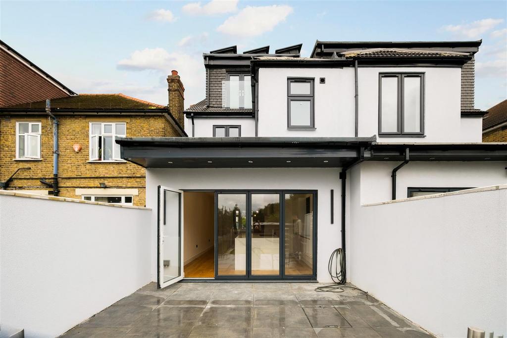 242a St Barnabas Road Ig8-35.jpg