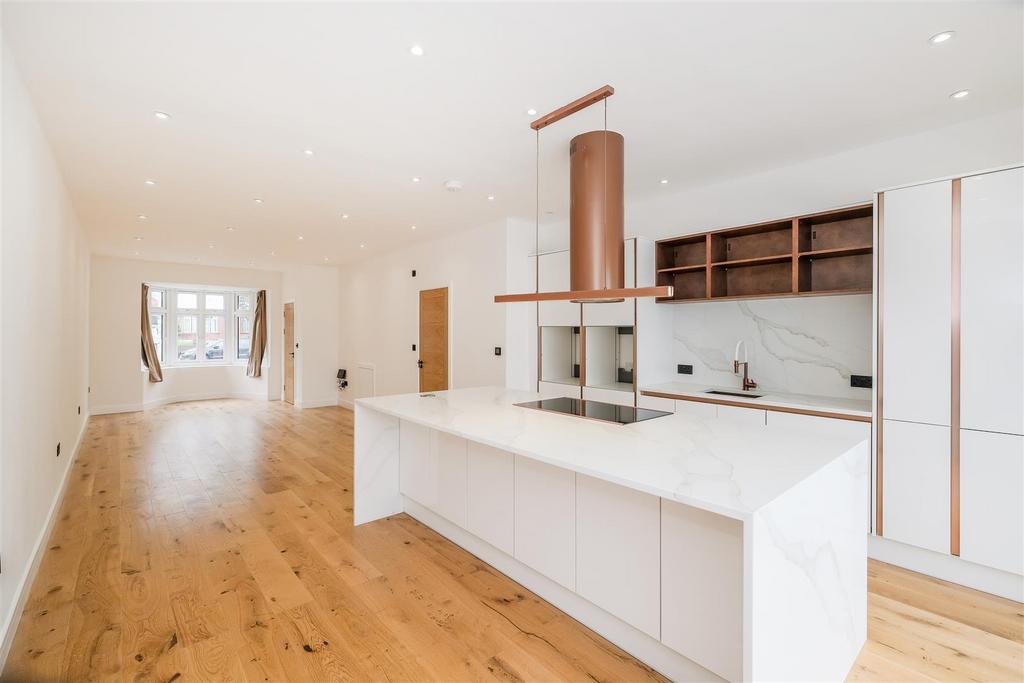 242a St Barnabas Road Ig8-7.jpg