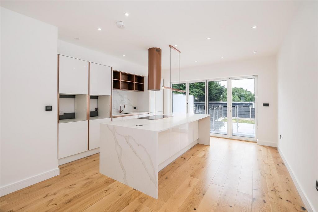 242a St Barnabas Road Ig8-5.jpg