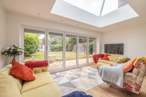 1 Harcourt Road, Windsor, SL4 5NA
