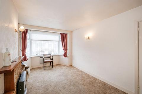 2 bedroom maisonette for sale, Hall Gardens, Chingford