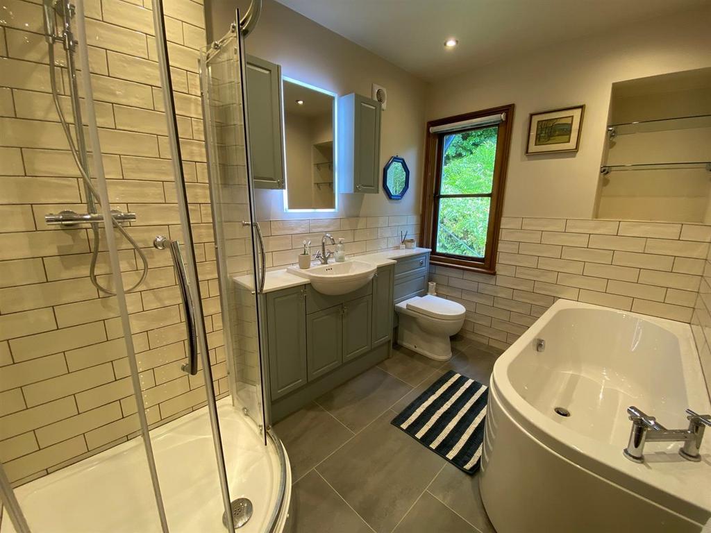 Family Bathroom.jpg