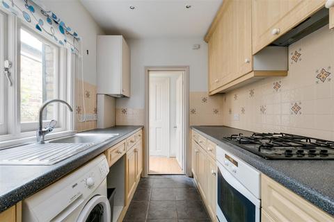 2 bedroom terraced house to rent, Priory Road, London, W4