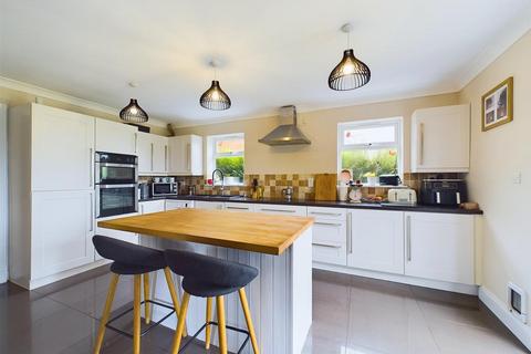 4 bedroom semi-detached house for sale, Norwich Road, Yaxham