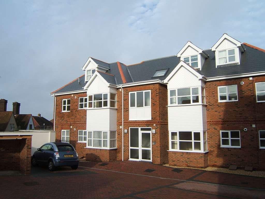 Lake Hill, Lake, Isle of Wight 2 bed apartment to rent £750 pcm (£173 pw)