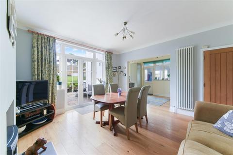 5 bedroom semi-detached house for sale, Pine Walk, Banstead