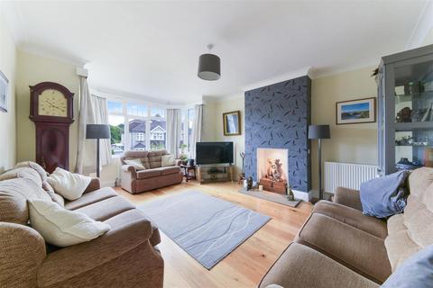 42 Pine Walk, Banstead, SM7 3PY