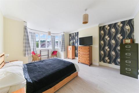 42 Pine Walk, Banstead, SM7 3PY