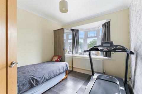 42 Pine Walk, Banstead, SM7 3PY