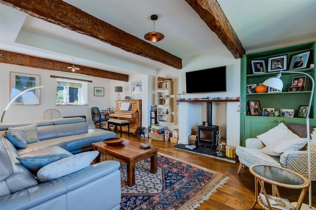 Living Area 2.jpg