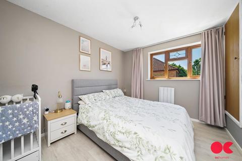 2 bedroom end of terrace house for sale, Robinia Close, Laindon SS15