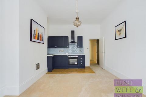 2 bedroom flat for sale, St. Andrews Square, Hastings