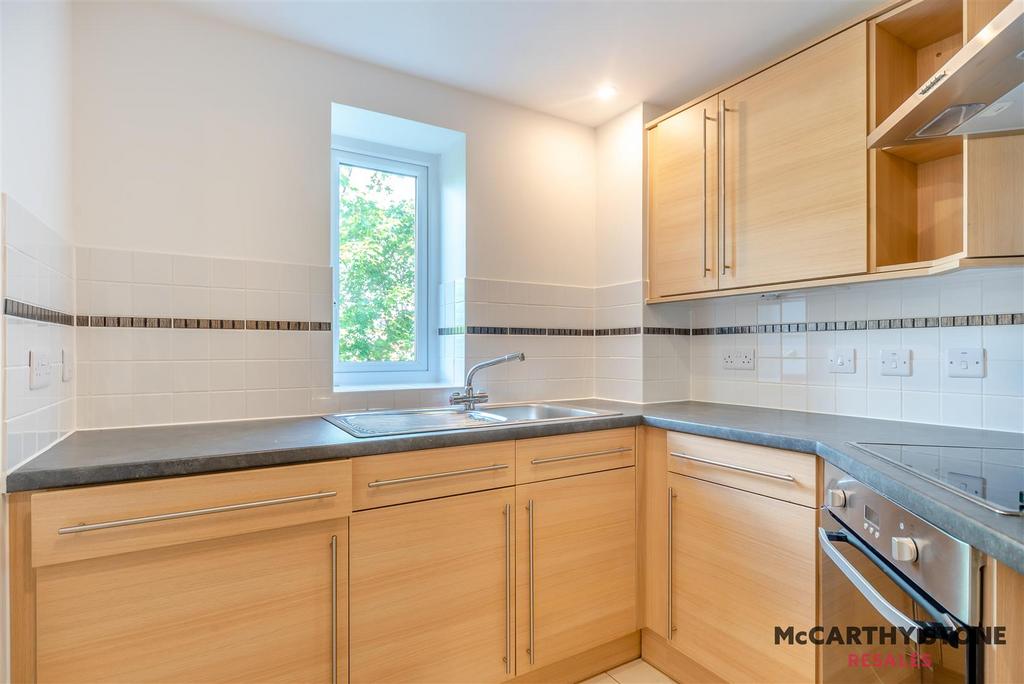 8606345-interior08.jpg