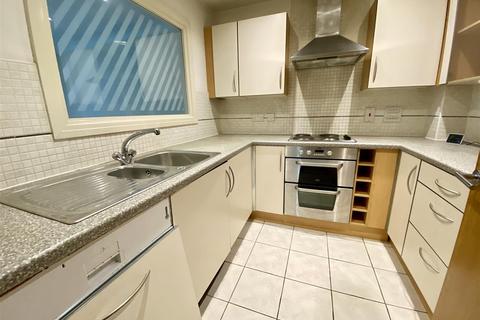 2 bedroom flat to rent, Devonshire Court, Derbyshire Road South, Sale