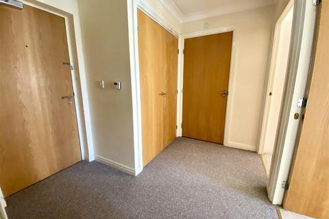 2 bedroom flat to rent, Devonshire Court, Derbyshire Road South, Sale