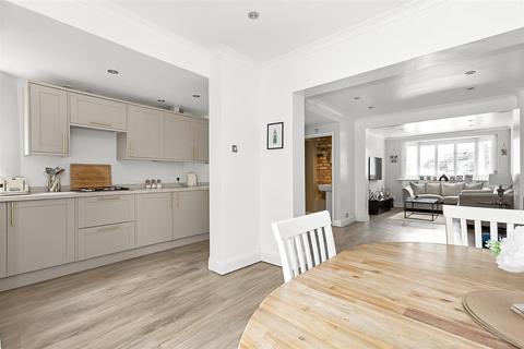 86 Foxon Lane, Caterham, CR3 5SD