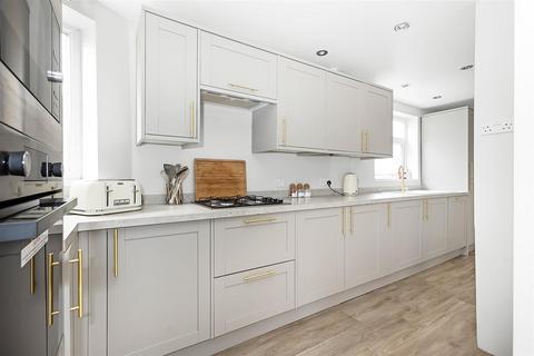 86 Foxon Lane, Caterham, CR3 5SD
