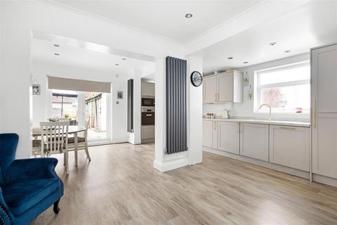 86 Foxon Lane, Caterham, CR3 5SD