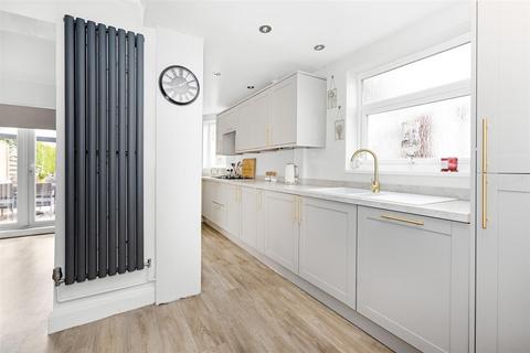 86 Foxon Lane, Caterham, CR3 5SD