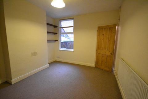 2 bedroom terraced house to rent, Avenue Road Extension, Leicester