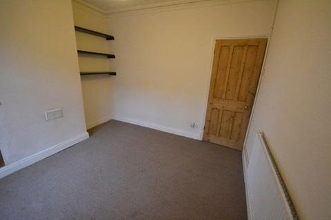 2 bedroom terraced house to rent, Avenue Road Extension, Leicester