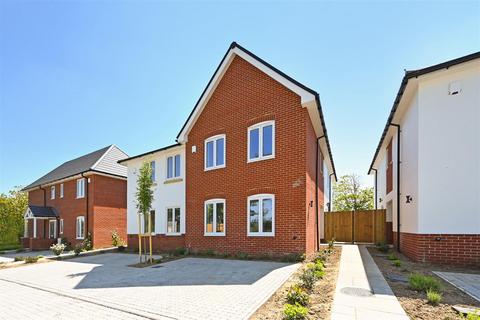 4 bedroom semi-detached house for sale, Stream Side Gardens, Pagham