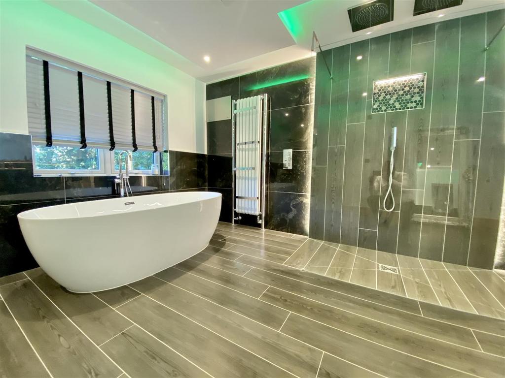En suite bathroom