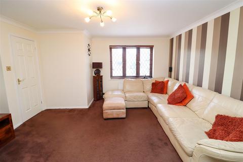 7 Angora Way, Fleet, GU51 2UA