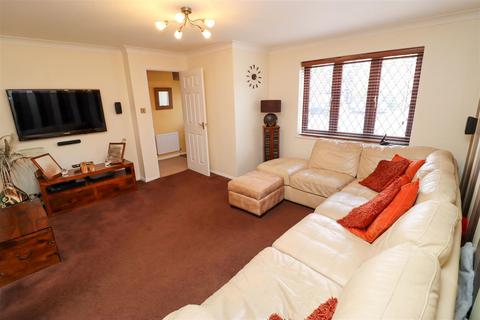 7 Angora Way, Fleet, GU51 2UA