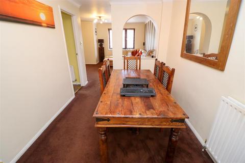 7 Angora Way, Fleet, GU51 2UA