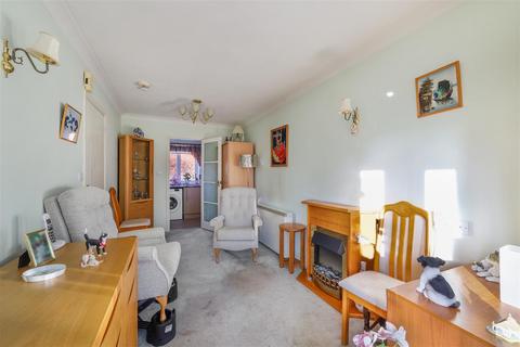 1 bedroom semi-detached bungalow for sale, Albury Place, Merstham RH1