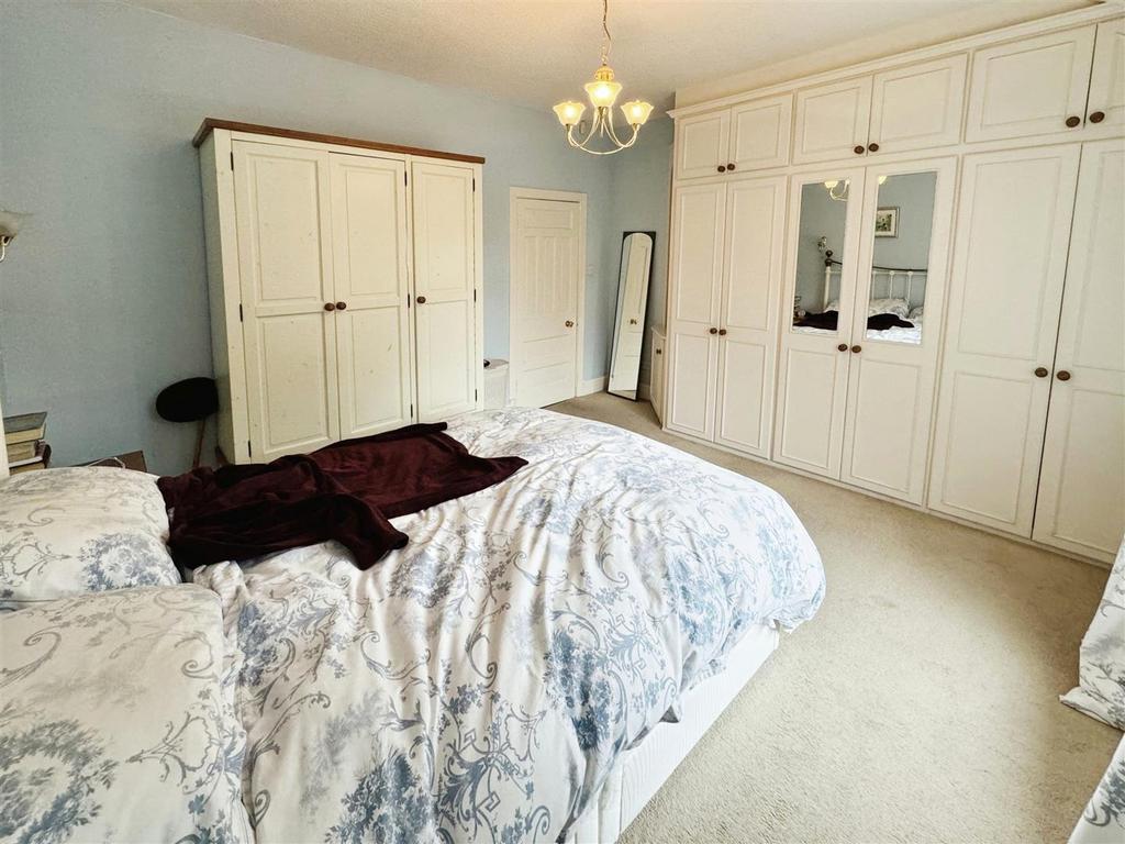 Bedroom 1 (2)