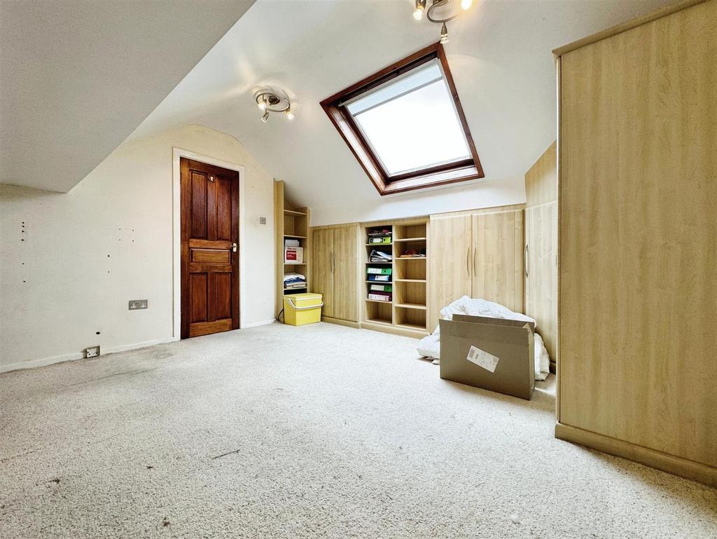 Study/casual bedroom