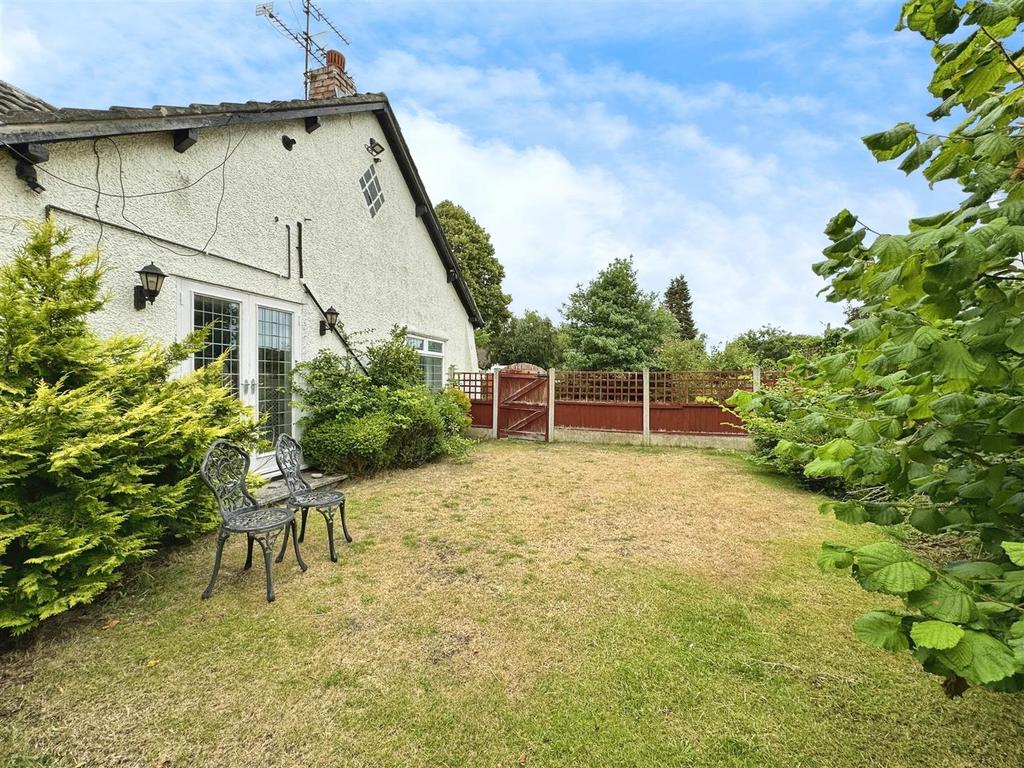 Side garden (2)