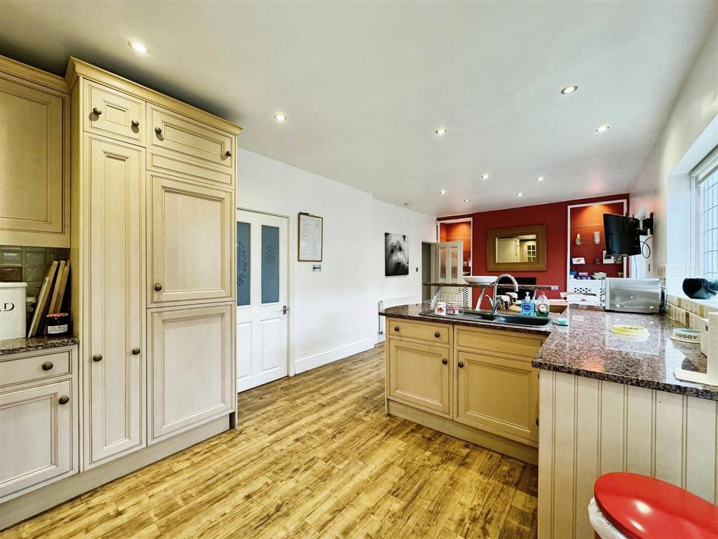 Kitchen diner (2)