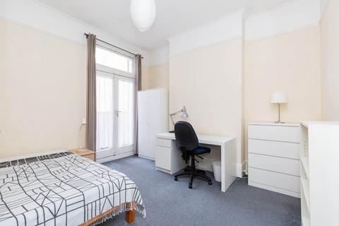 3 bedroom apartment to rent, WC1X