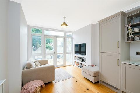 2 bedroom flat for sale, Chaucer Road, Wanstead